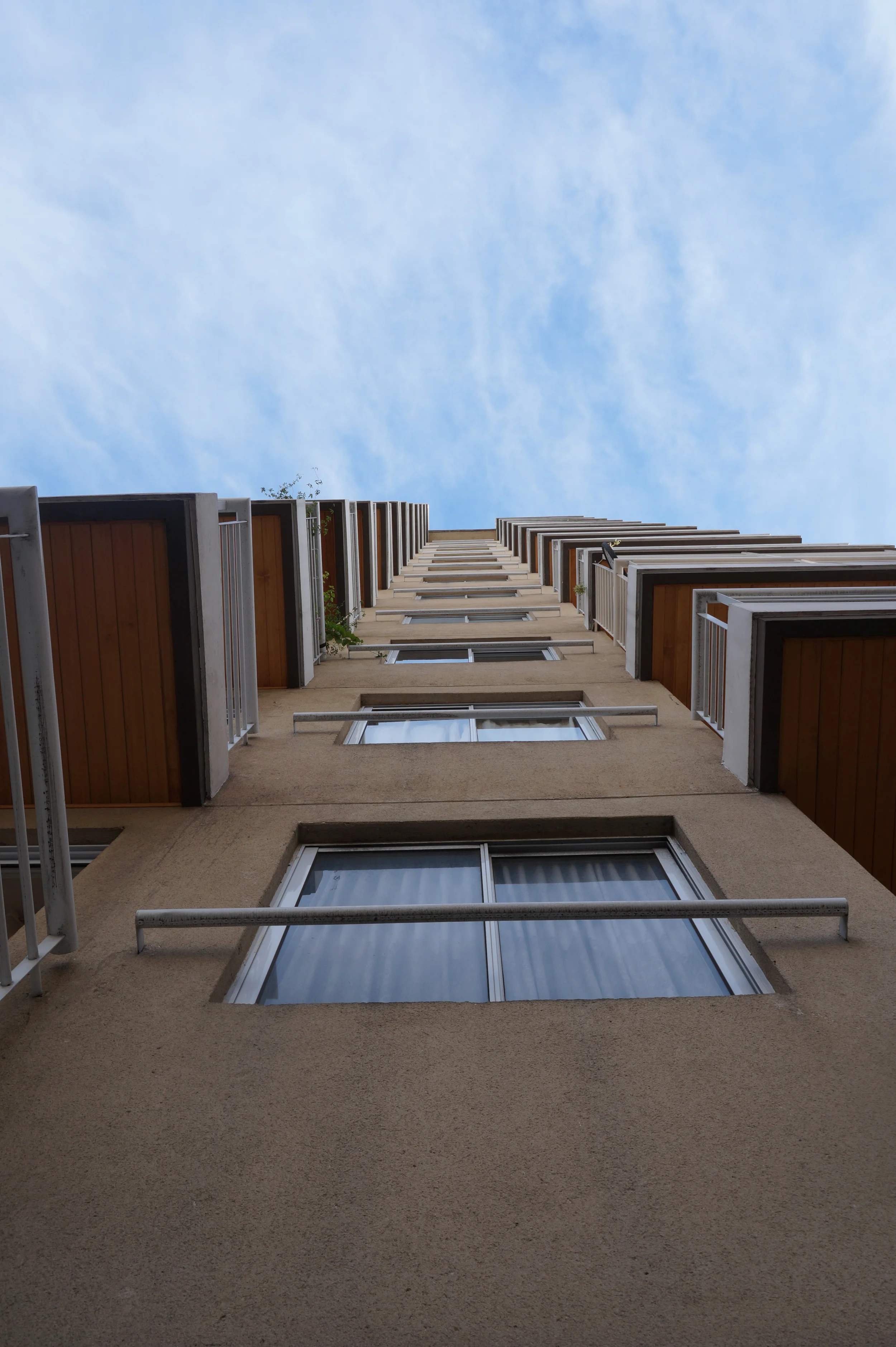  2010 Miraflores  Ubicado sobre la Av.Alberdi en el barrio de flores se emplaza Miraflores, un&nbsp;edificio de viviendas desarrollado en quince pisos con 52 unidades funcionales y&nbsp;un total de 3500 metros cuadrados edificados. 