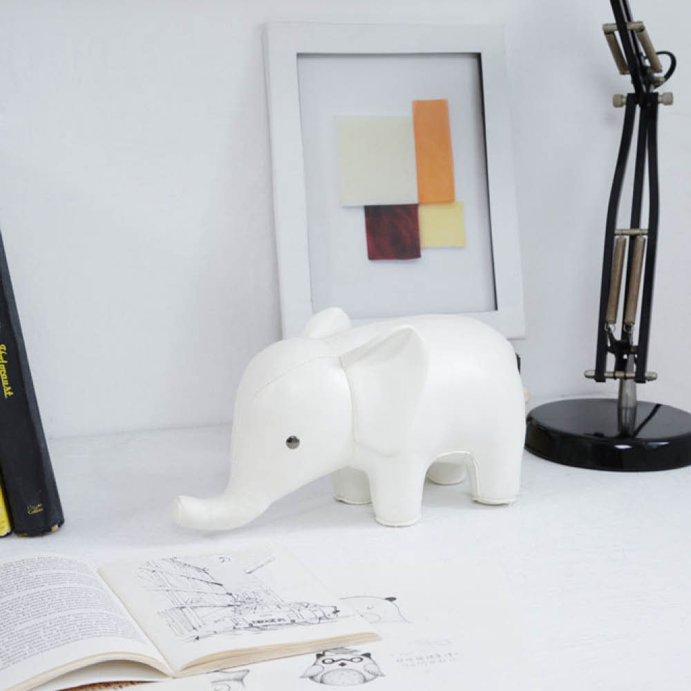 8http://www.ewfmodern.com/accessories-1/bookend-1014