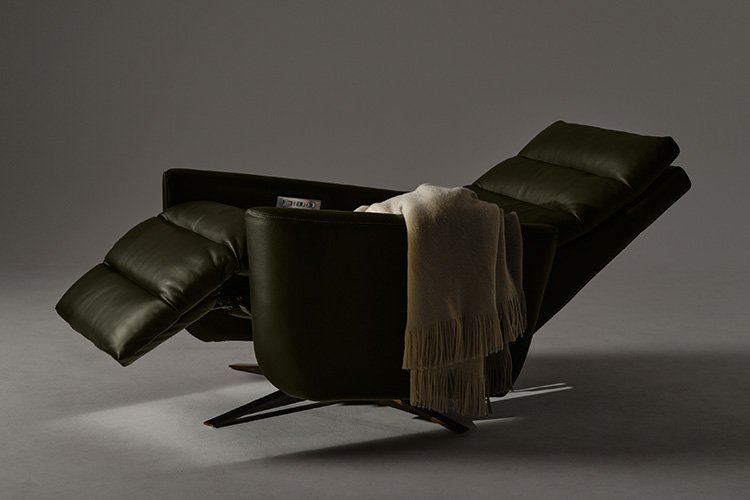 EWFModern_cirrus_recliner_10582_WEB01.jpg