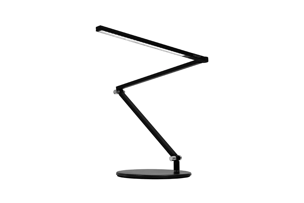 EWFmodern_DeskLamp_683_WEB_01.jpg