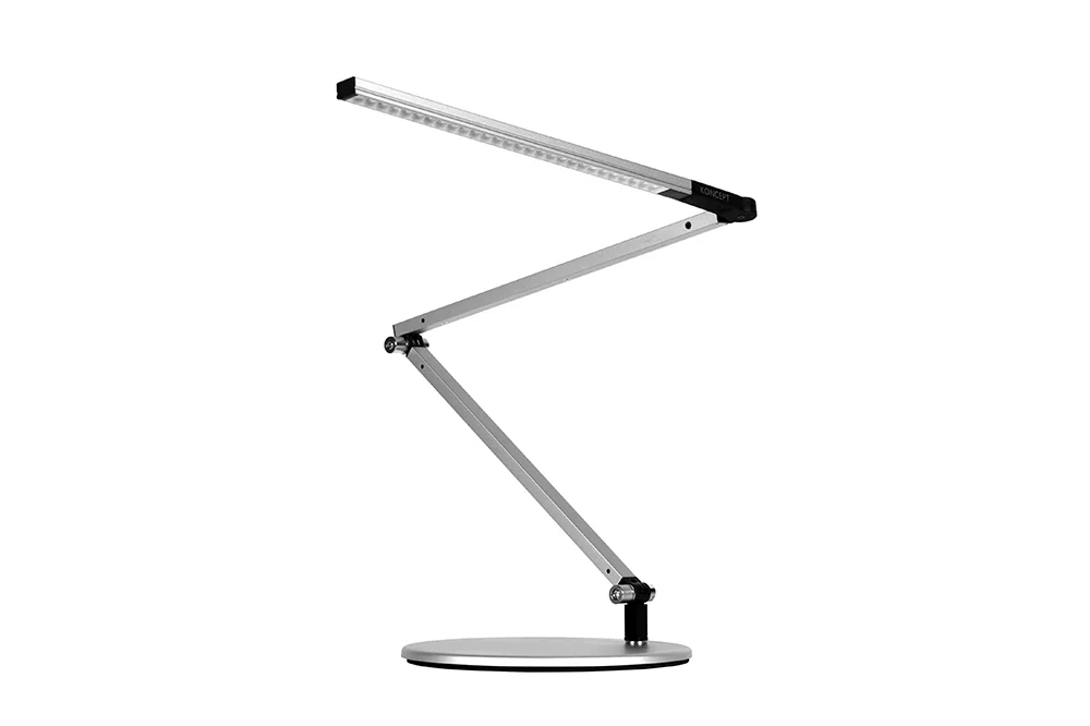 EWFmodern_DeskLamp_683_WEB_02.jpg