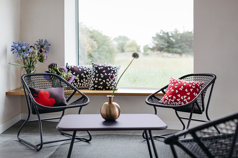 EWFmodern_Outdoor_Bench_8014_WEB_02.jpg