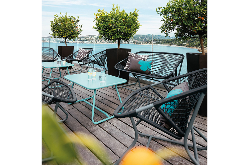 EWFmodern_Outdoor_LowTable_8014_WEB_04.jpg