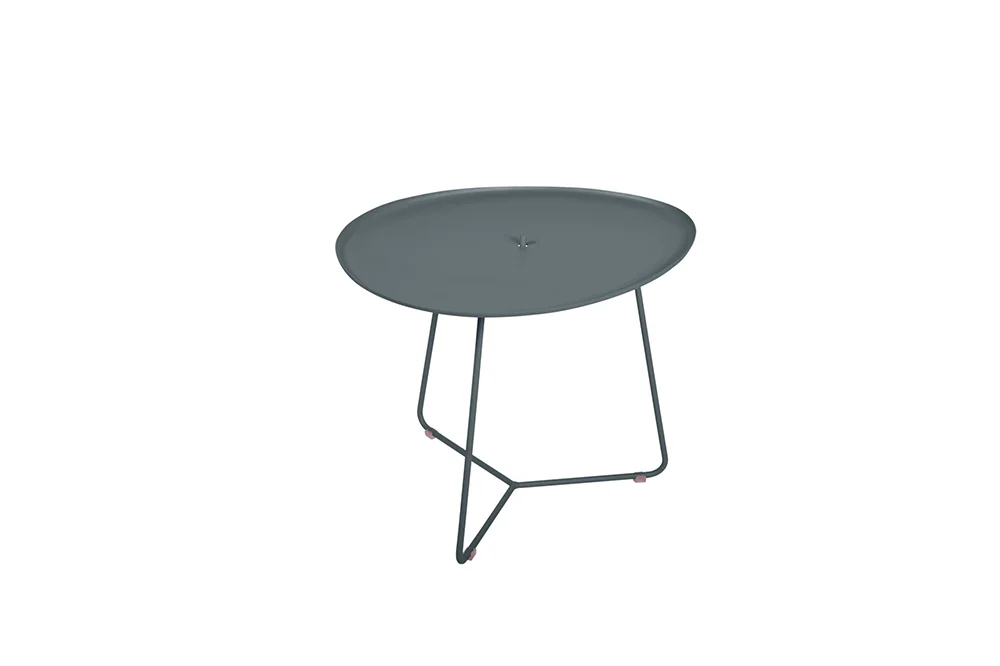 EWFmodern_Outdoor_SideTable_8016_WEB_01.jpg