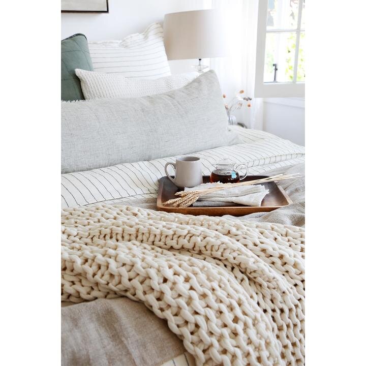 EWFModern_Throw_1659_HIGH_06.jpg