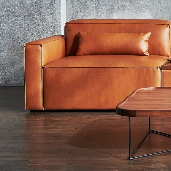 Is this sofa part of the GUS sale? YES! 20% off! ⁣
#portlandoregon #EWFModern #portlandfurniture #interiordesign #portlanddesigner #furniturestore #modernorganic #pearldistrict #oregon #sustainable #interiorlovers #interiorinspo #contemporarymodern  