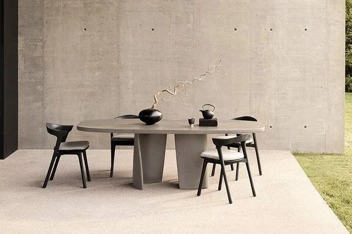 This Ethnicraft table masterfully captures the essence of fluid movement into a solid form. Mirroring the natural flow and balance of a canyon, this dining table features legs positioned to interact dynamically, creating a corresponding yet intriguin