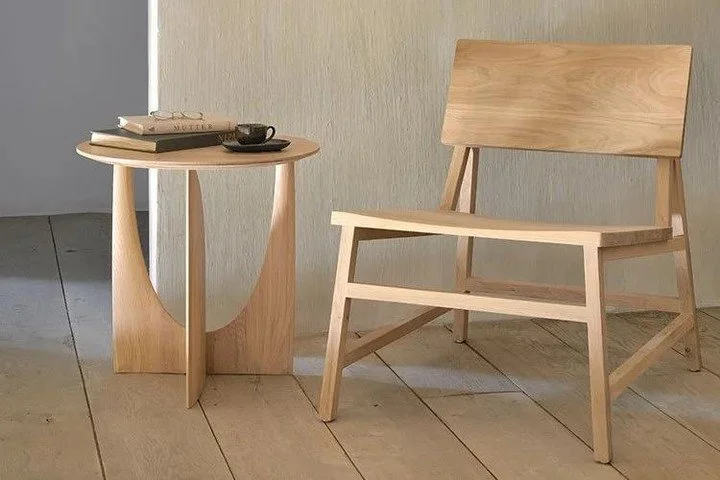 With its clean, angular lines and simple yet striking form, the solid oak Ethnicraft outdoor lounge chair offers enduring appeal. A balance of comfort and refinement, it invites effortless relaxation in any patio or porch setting. Fits perfectly on y