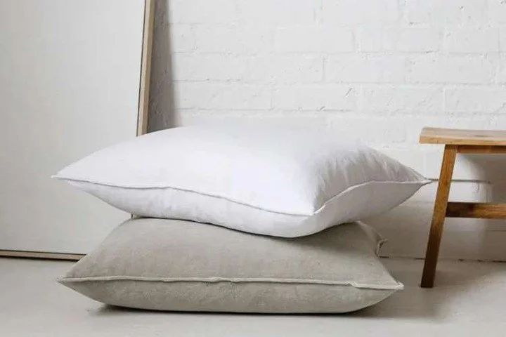 A sumptuously soft velvet rectangular pillow with dainty tassels on each corner. 

#portlandoregon #EWFModern #portlandfurniture #interiordesign  #interiormodernorganic