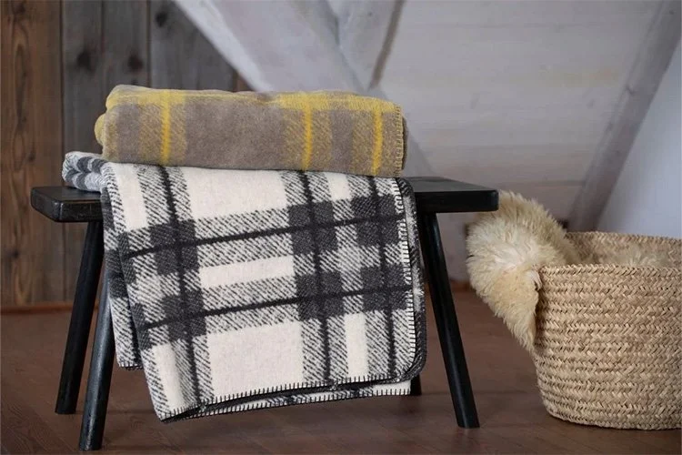 EWFModern_throw_14391_WEB02.jpg