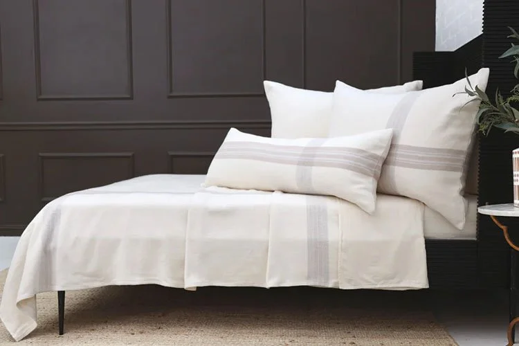 EWFMdern_geneva_blanket_1163_WEB03.jpg
