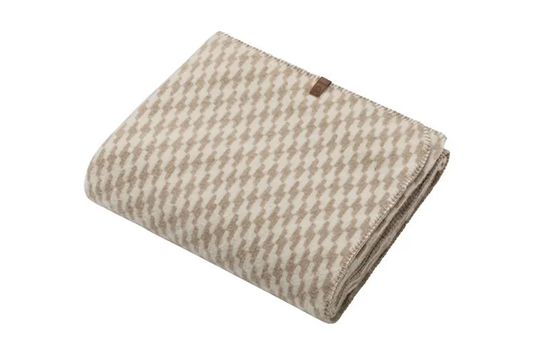 EWFModern_throw_1363-4_WEB04.jpg