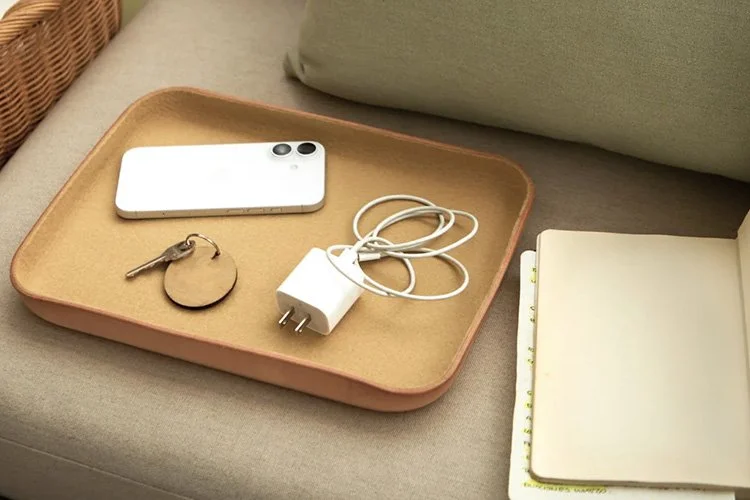 EWFModern_leather_tray_10238_WEB18.jpg