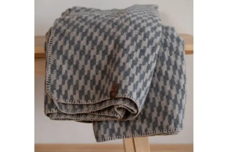 EWFModern_throw_1363-4_WEB06.jpg