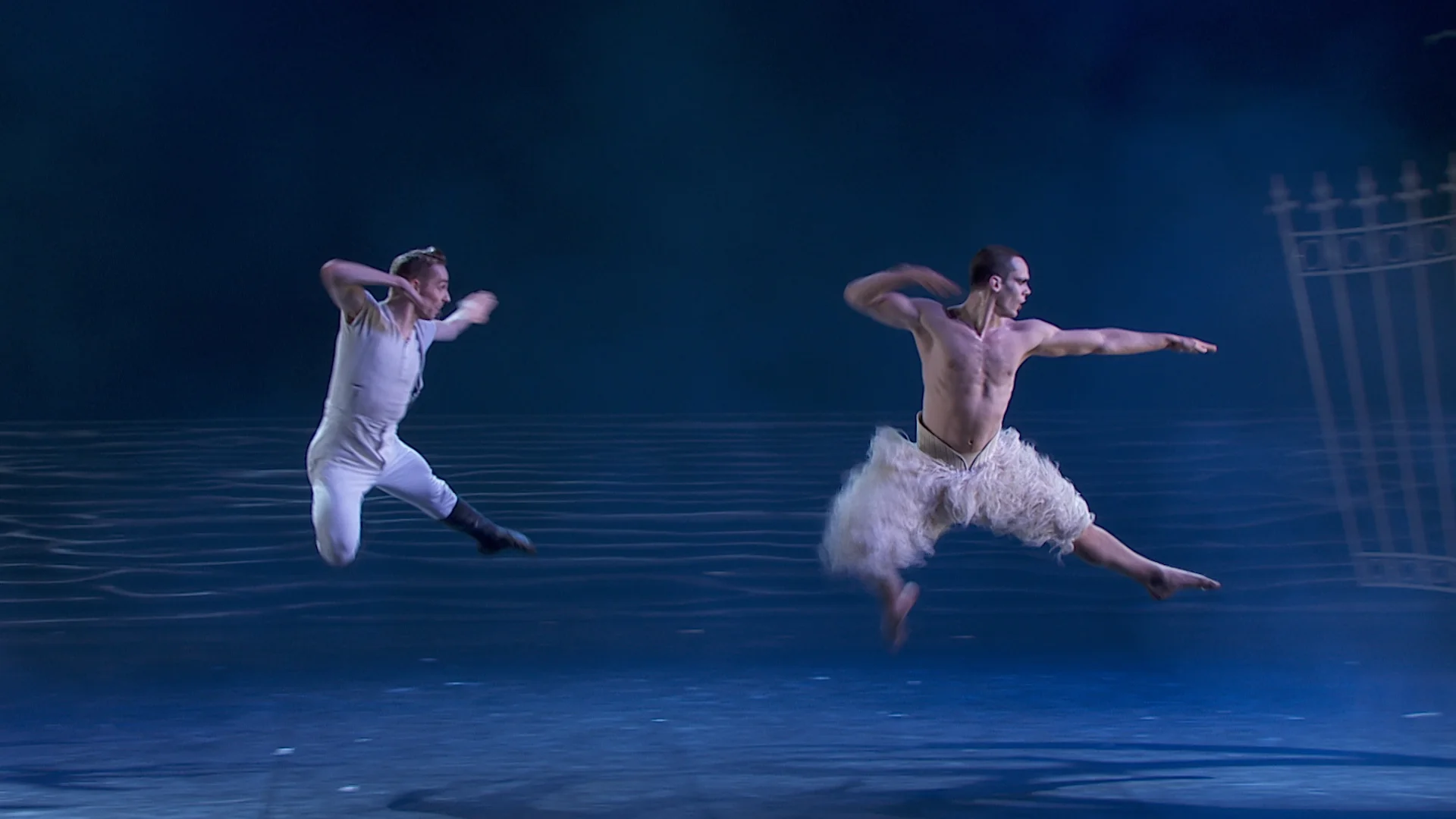 190227_Swan Lake_Cinema TRAILER_2CH_WEBSITE.00_00_32_20.Still008.jpg
