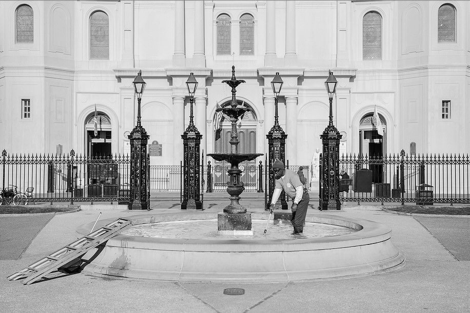 Keeping the Fountain Clean | New Orleans 2019 #blackandwhitephotography #neworleansphotography #neworleans #frenchquarter #jacksonsquare #neworleansphotographer #streetphoto #streetphotographer