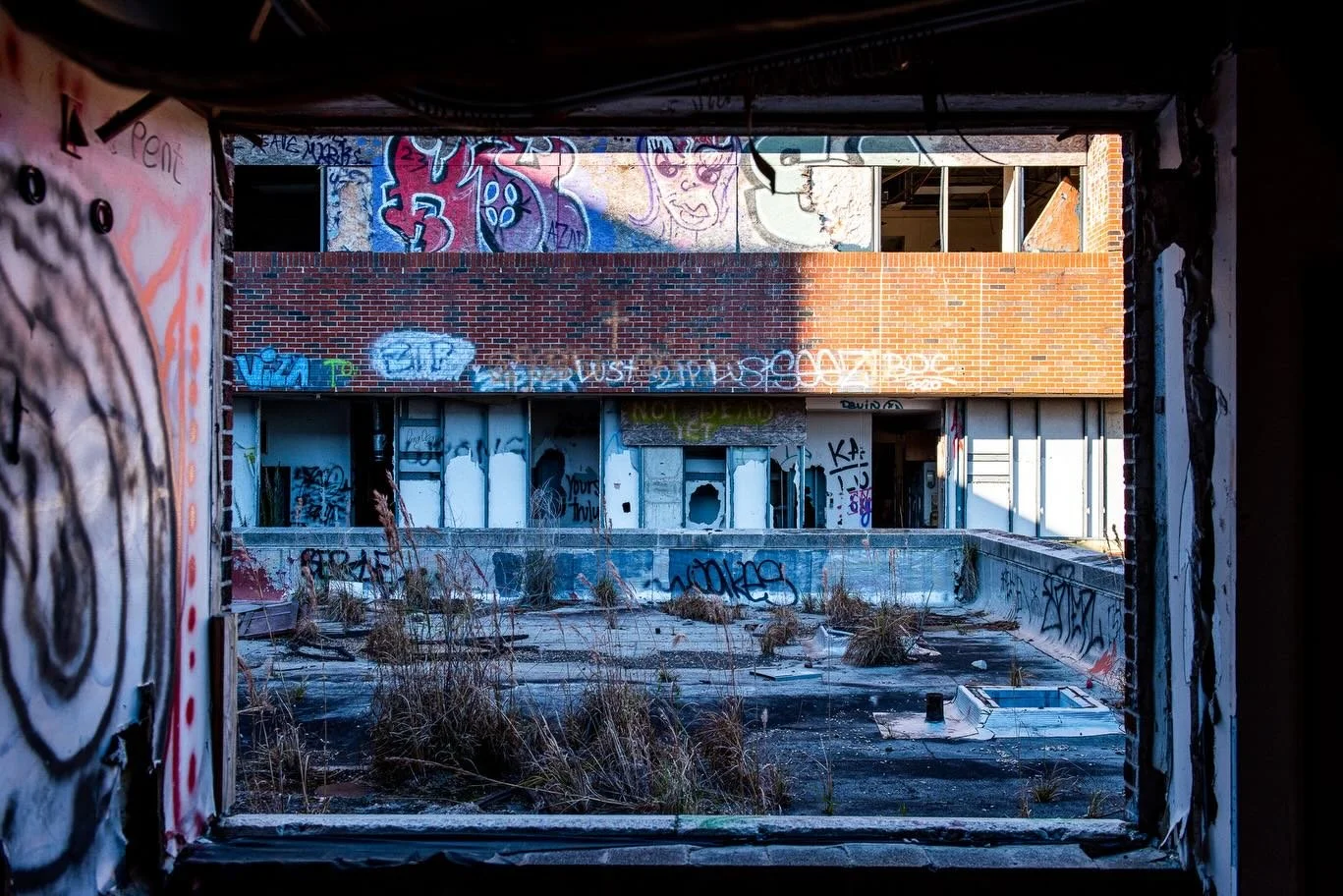 Documenting some graffiti before Lindy Boggs gets torn down. | New Orleans, LA 2026 #abandoned #abandonedphotography #neworleans #streetphotography #streetphotographer