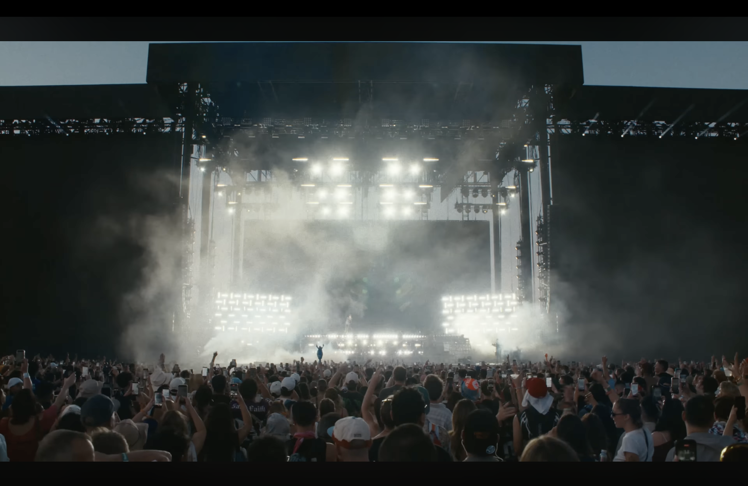 Sombr Coachella 202600005.png