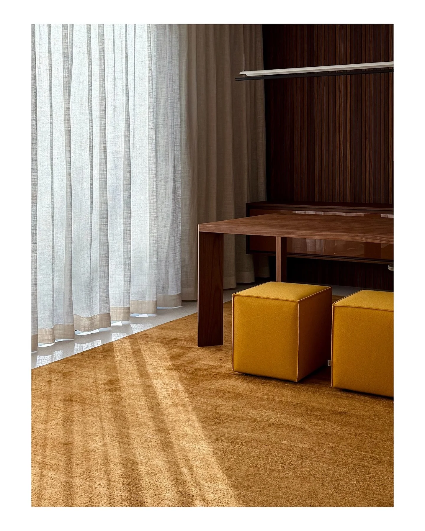 Millwork and warm tonal colors define the study&rsquo;s character.

Interior architecture @sophiegoineaudesign 
Photography @saradt 
Desk @miniformsofficial x @graye_la 
Chair @cappelliniofficial 
Ottomans @paola_lenti_official 
Artwork @jeroenbroux_