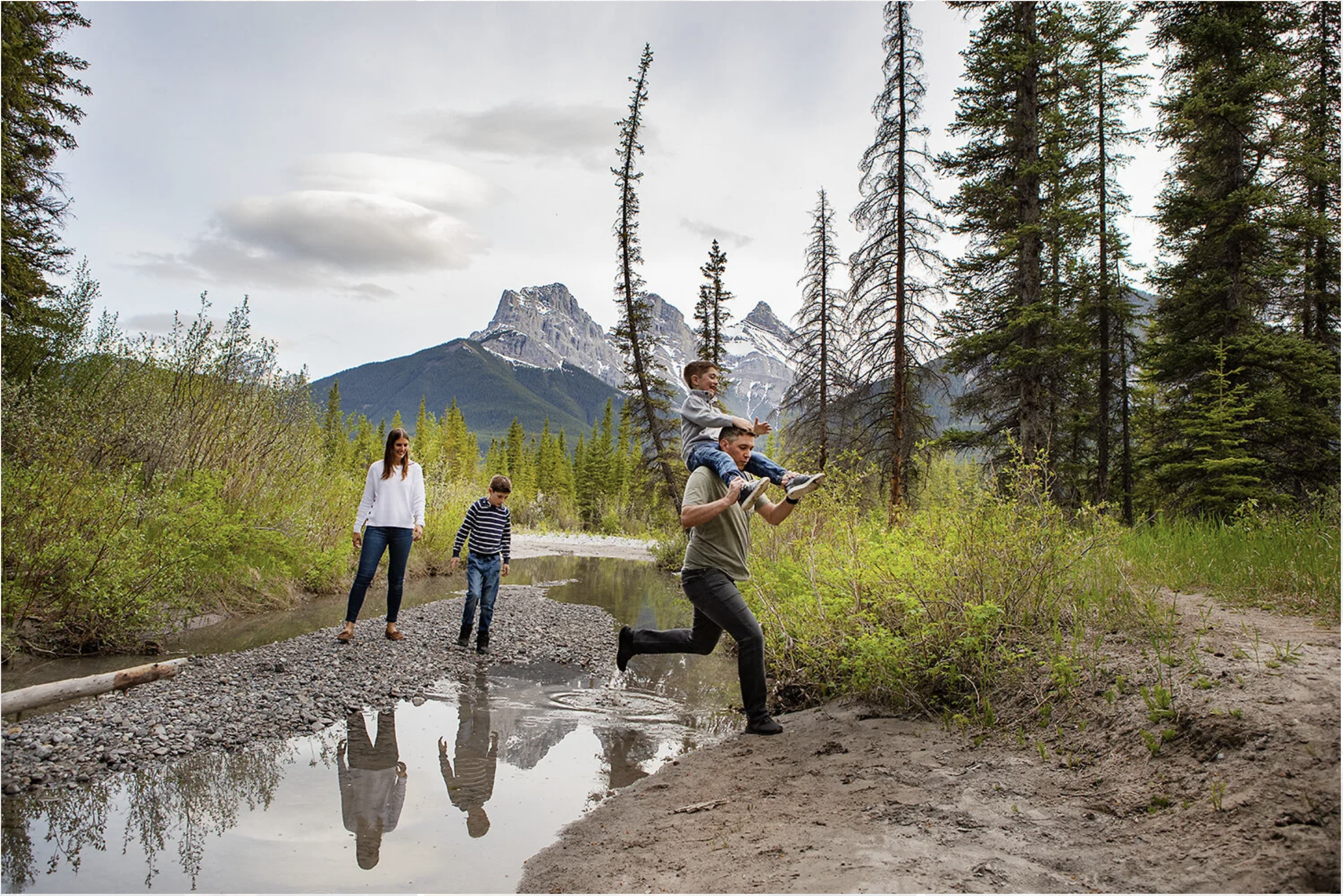 Family Photos in Banff National Park: Why Your Summer Vacation Deserves More Than Phone Pictures