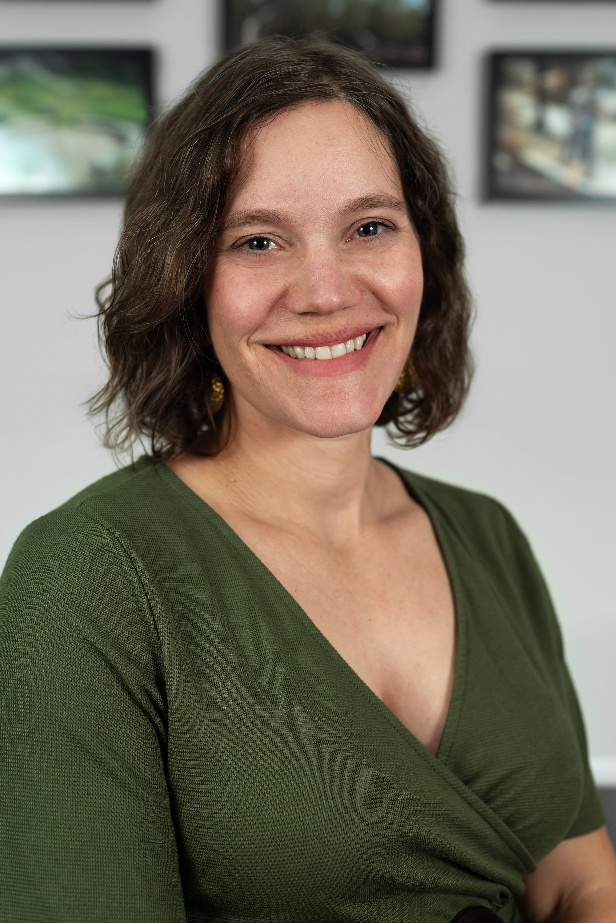  Corporate headshot of a woman in a green top by Ari Scott, NYC headshot photographer. 