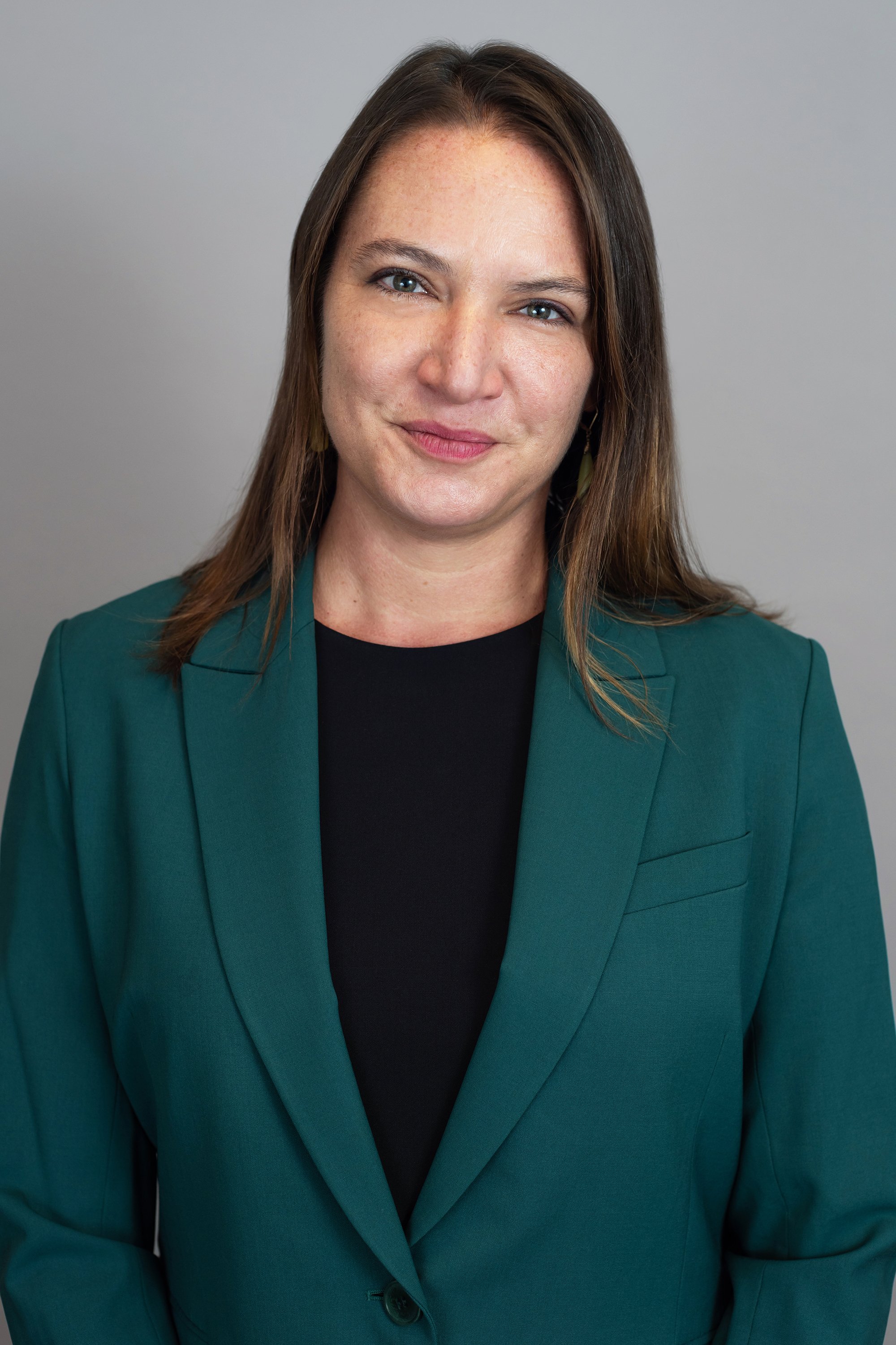  Corporate headshot of woman in green blazer by Ari Scott, NYC headshot photographer. 