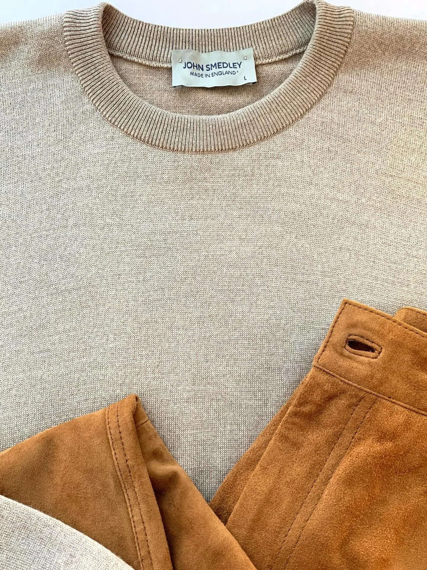 John Smedley beige, merino sweater, size L; cognac suede pants from Axis, size 34W/33L.
@johnsmedleyknitwear, @theaxis_clothing