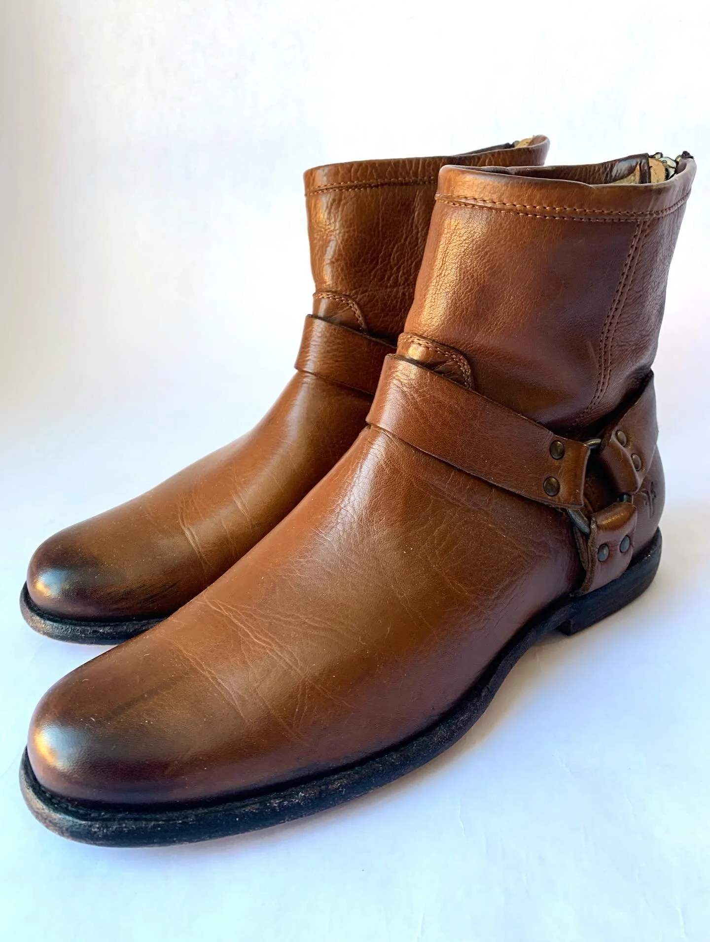 Frye zip motorcycle style ankle boots, size 8.5D.
@thefryecompany