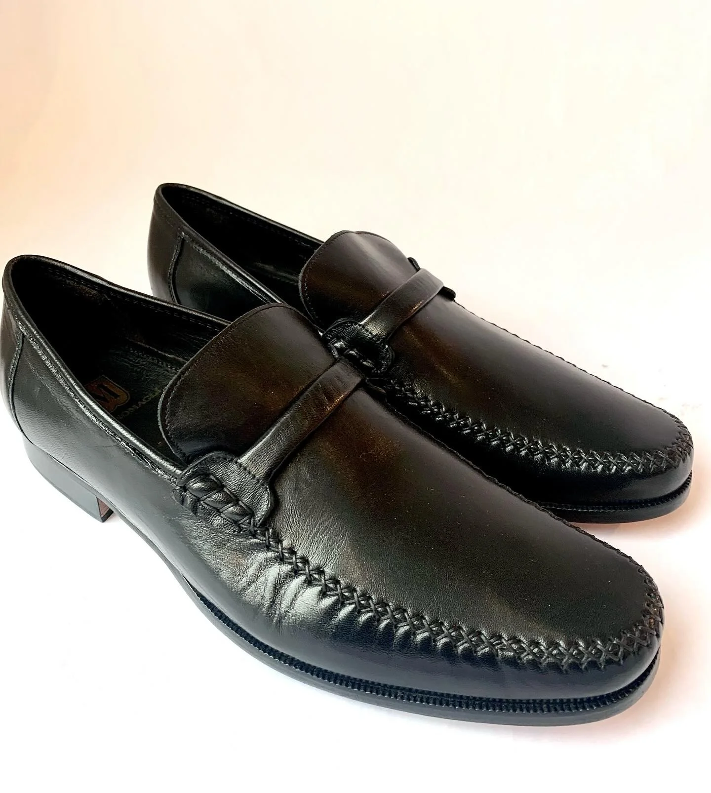 Bruno Magli black loafers with leather bit, size 11.5.
@brunomagliofficial