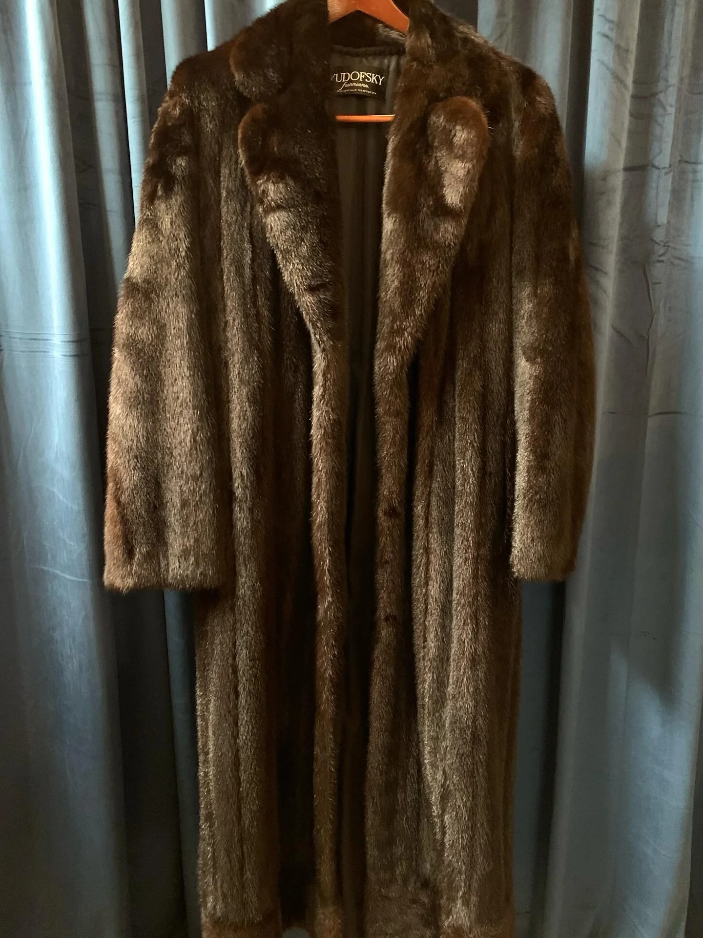 Yudofsky Furriers full length ranch mink coat, custom made for a 6&rsquo;2&rdquo; man size 42-44.
@yudofskyfur
