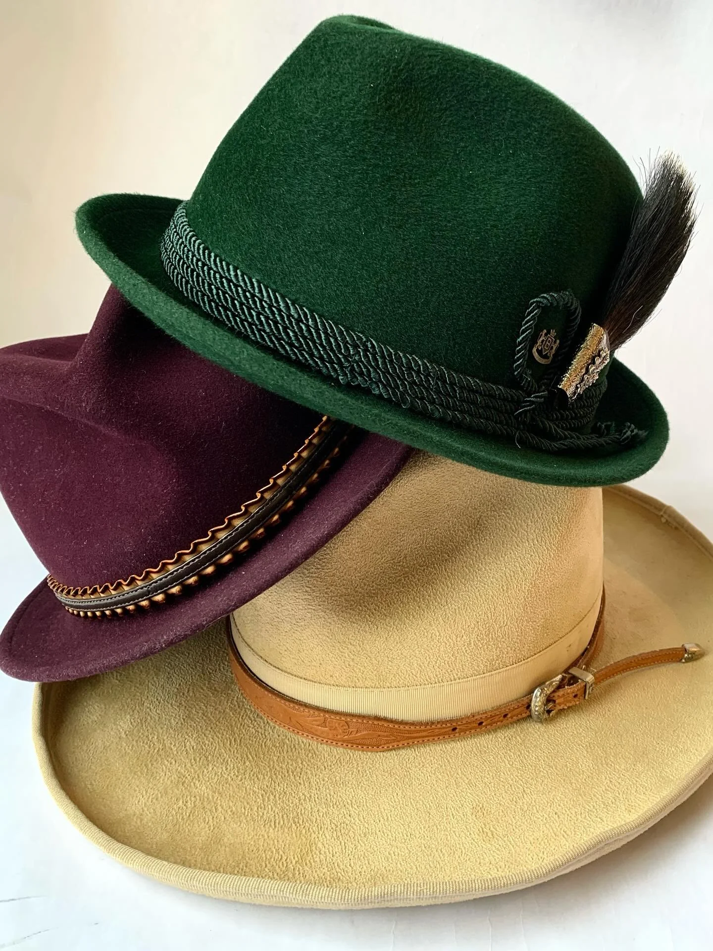 Hats!
Brands from top to bottom:
Biltmore Green,
Bailey purple,
Elope buff suede
@biltmorehats, @bailey_1922