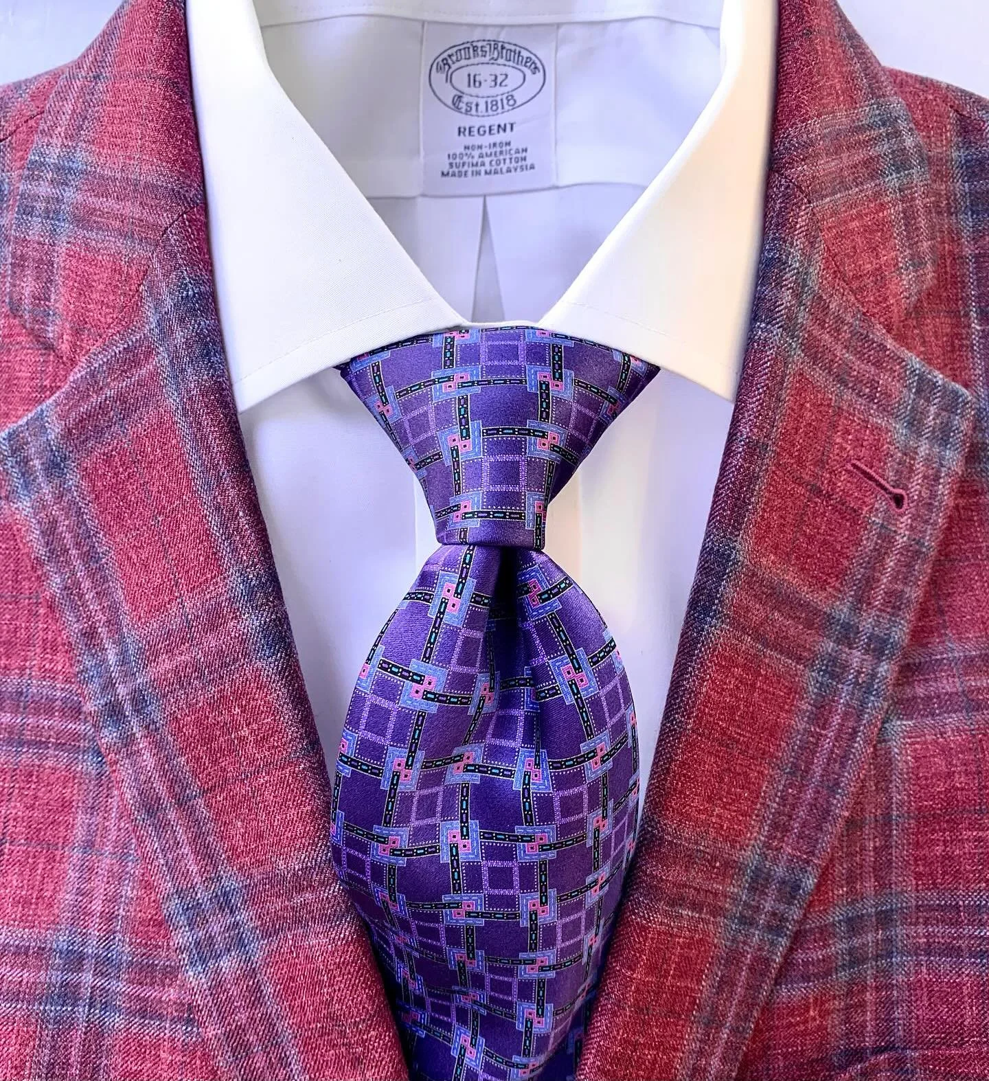 Jack Victor linen/wool/silk blend sport coat, size 44L: dress shirt from Brooks Brothers, size 16: necktie from Zegna.
@jackvictorofficial, @brooksbrothers, @zegna