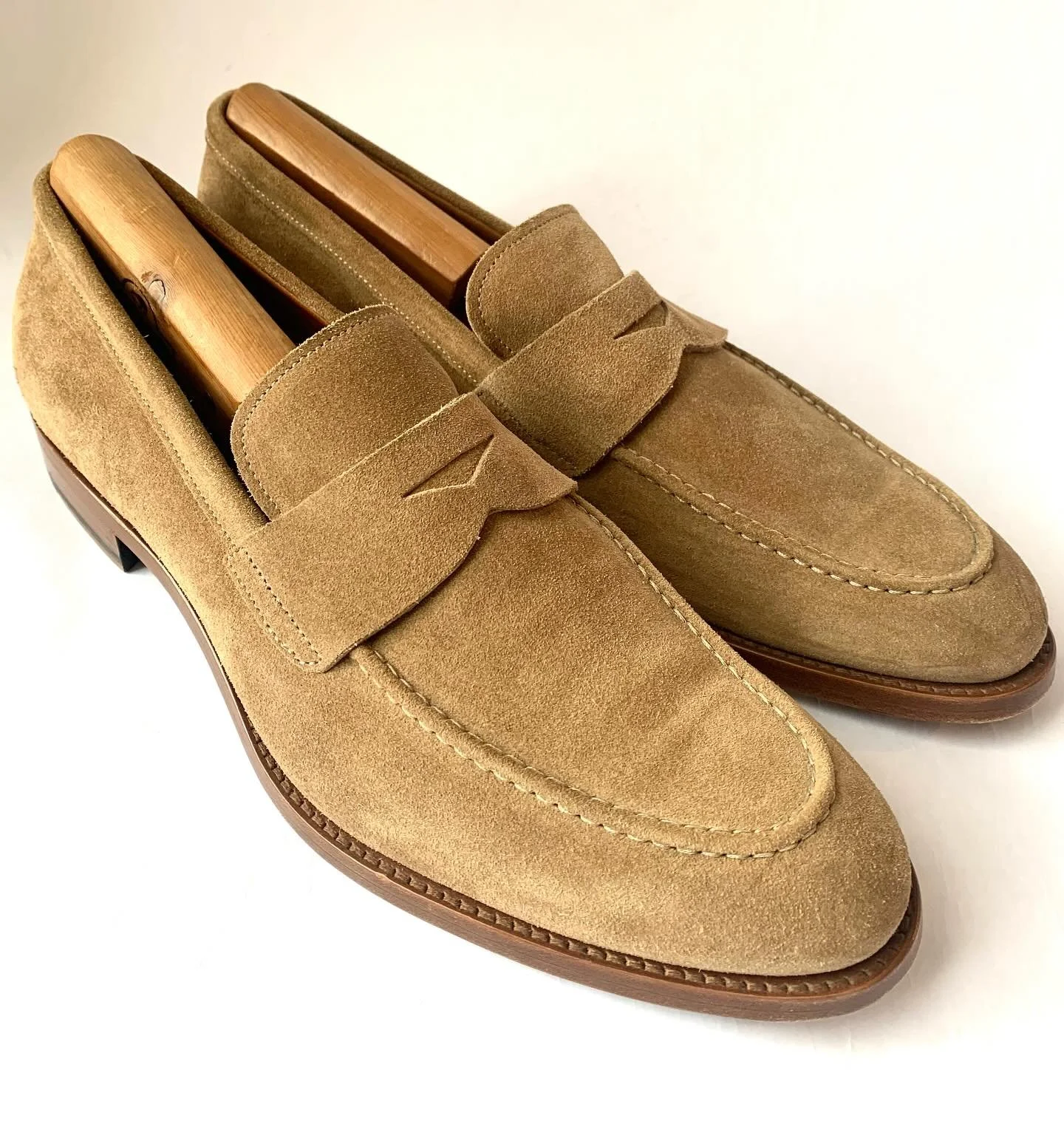 Antonio Maurizi tan suede loafers, size 11.
@antonio_maurizi_official