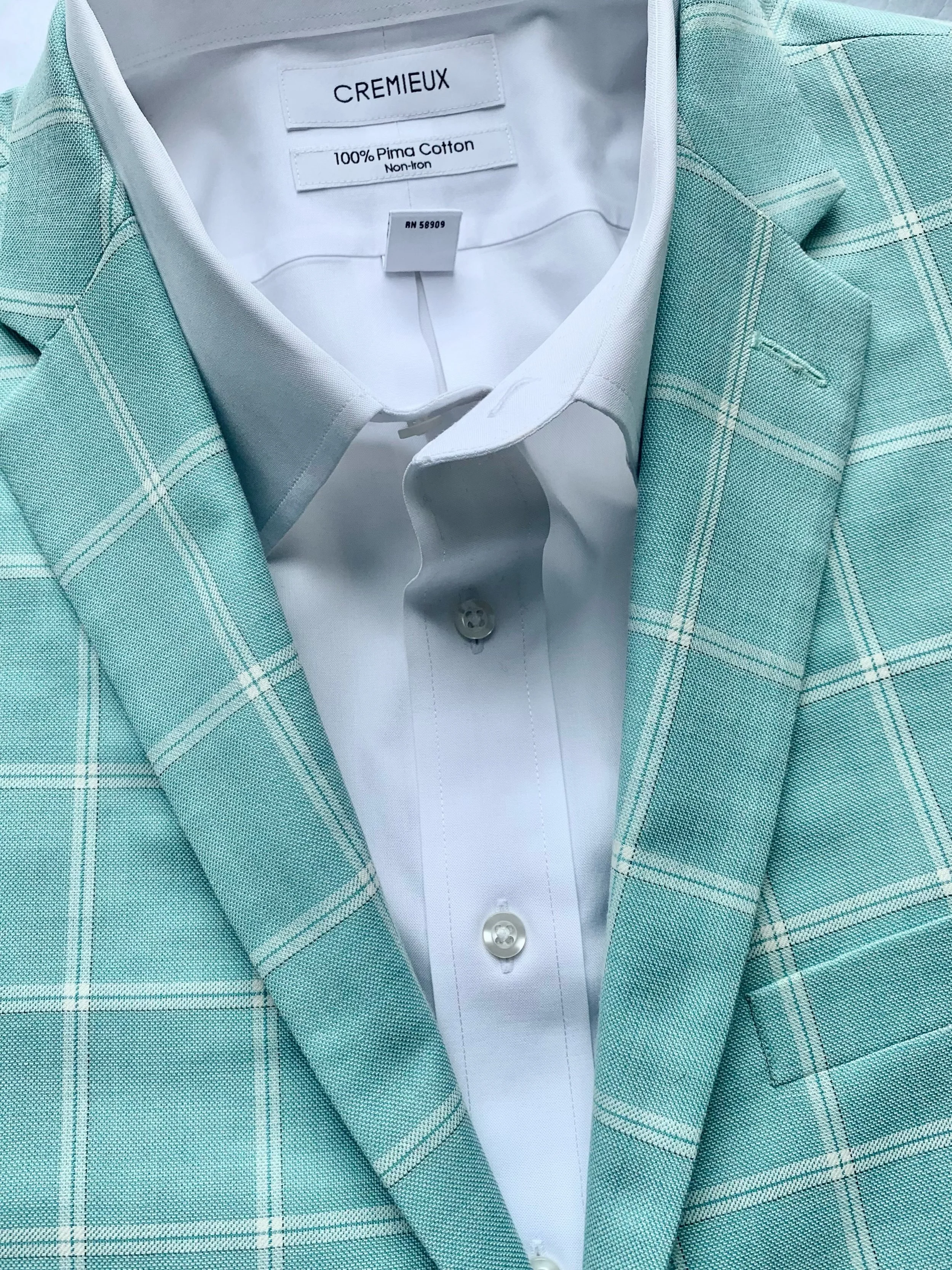 Empire aqua sport coat, size 44R; white dress shirt from Daniel Cremieux, size 17.
@danielcremieuxaix @empire_mtl