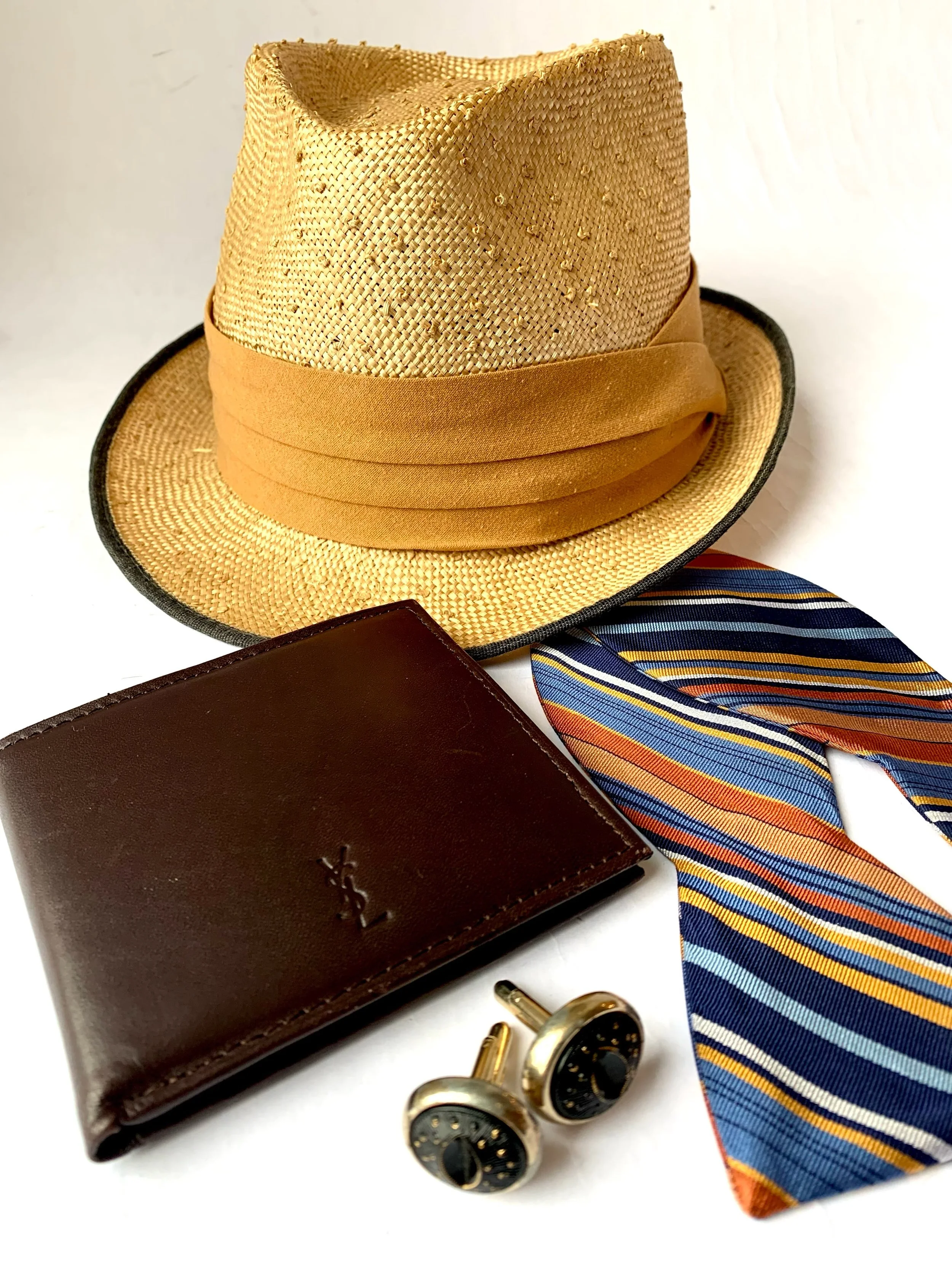 Accessories for the transition to Fall!
Straw hat from Bailey; wallet from YSL; vintage cufflinks not marked; bow tie from Beau Ties.
@bailey_1922, @ysl