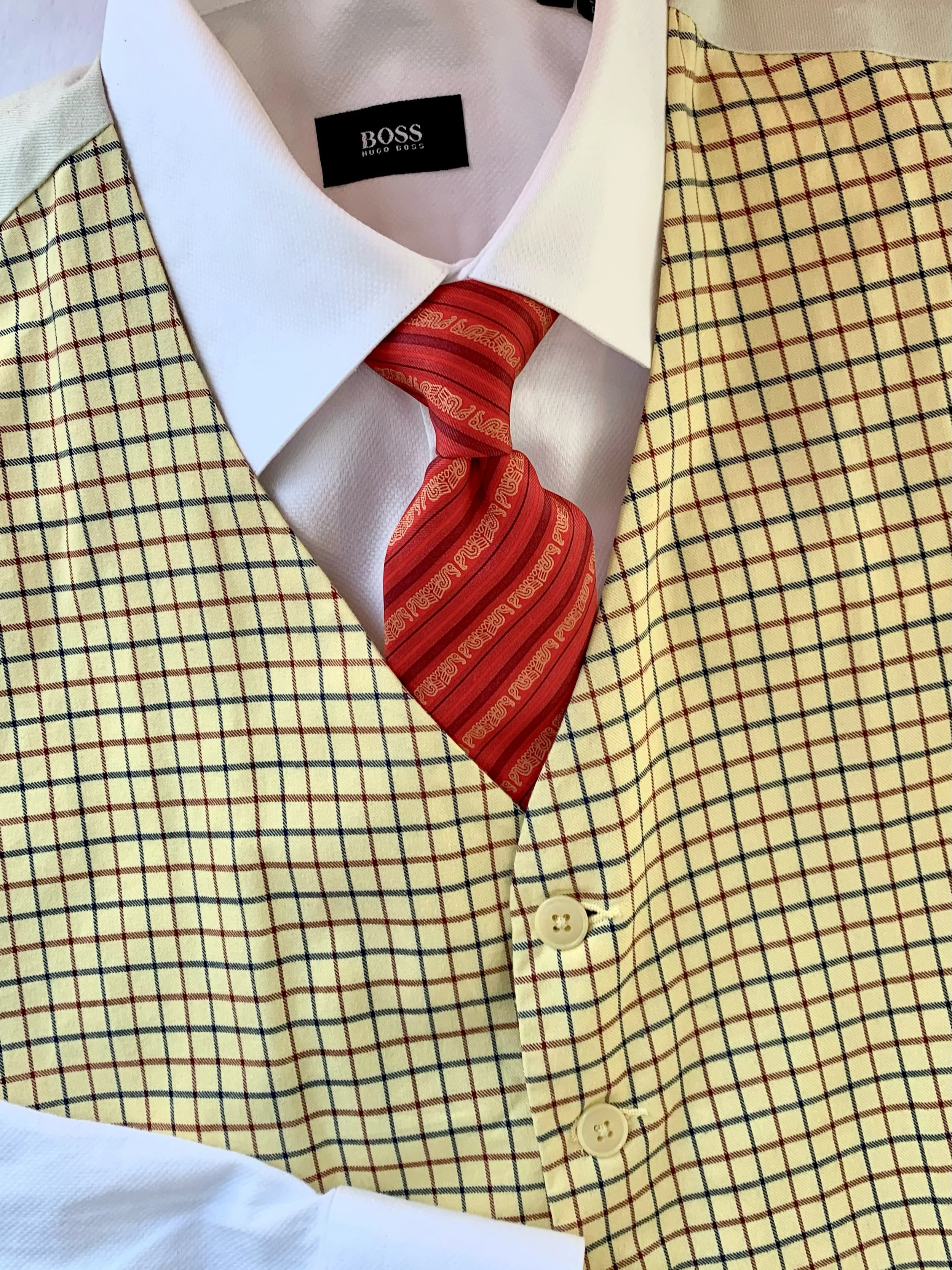 J. Crew plaid vest, size L; white dress shirt from Hugo Boss, size 16.5; necktie from Pineda Covalin.
@jcrew, @hugo_official, @pinedacovalin