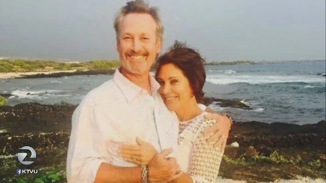 Christina Flach and tennis champion Ken Flach embracing on the beach in Hawaii before his death from sepsis in 2018