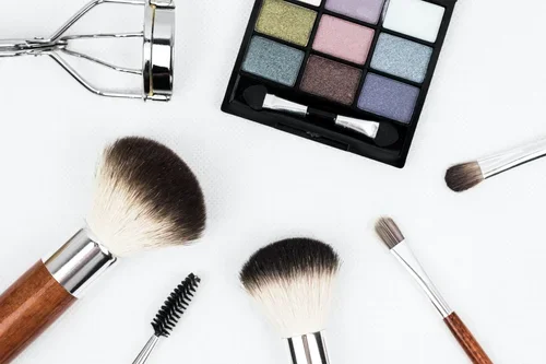 Pretty Girl Makeup brushes and eyeshadow palette for budget-friendly beauty tips and makeup lessons with Christina Flach