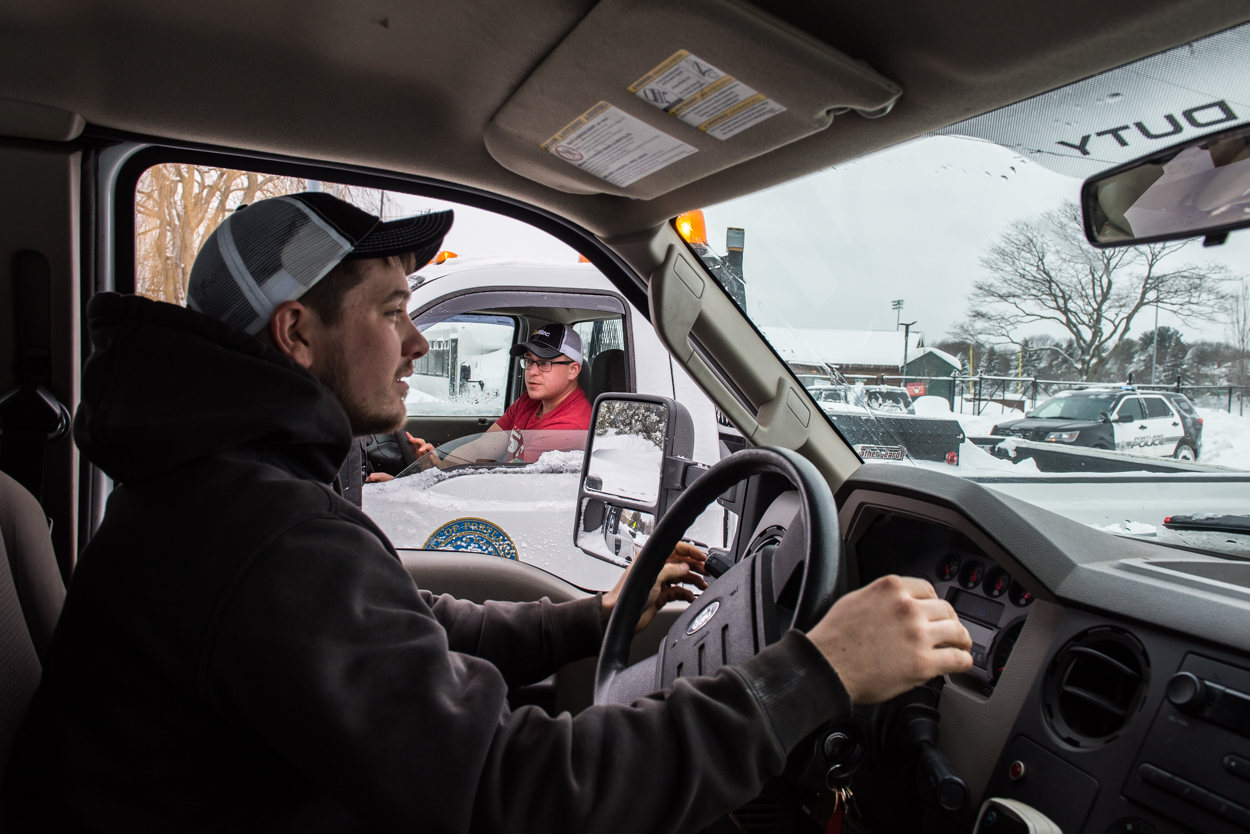 8:00am – Dave catches up with a colleague on Deering Avenue between the entrance to Deering Oaks Park and Fitzpatrick Stadium.