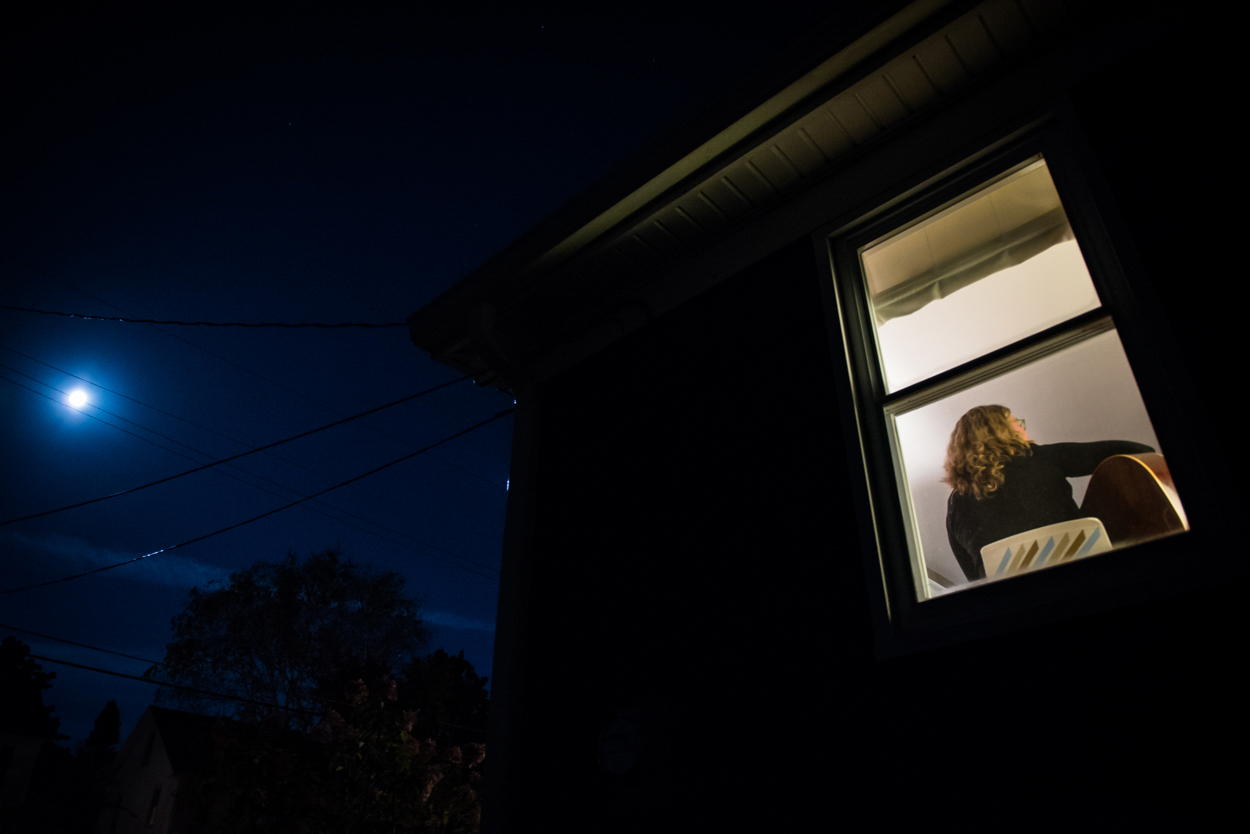 Lisa Redfern performs at a house concert in the Rosemont neighborhood of Portland Saturday, October 15, 2016.