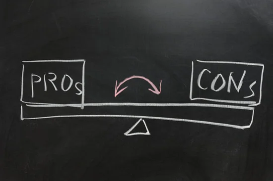 pros-cons-binarytradingworld.jpg