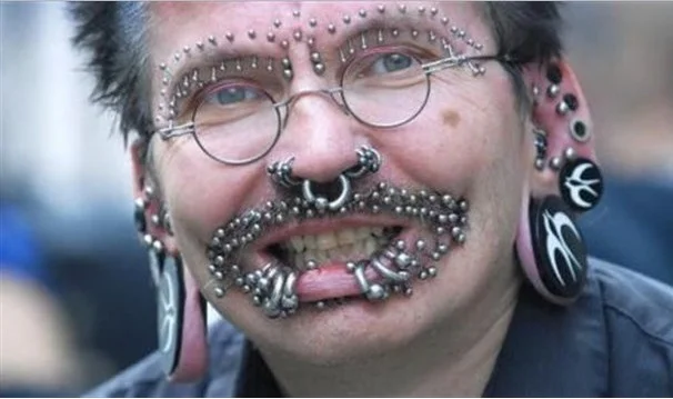 extreme-piercings-05.jpg