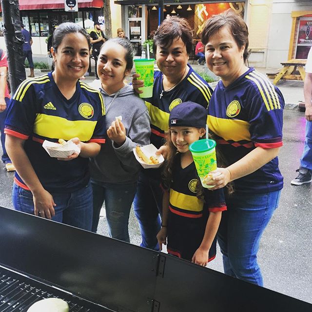 Arepa lovers! #fiestadelpueblo2015 #larepa #arepa #arepas #arepasvenezolanas