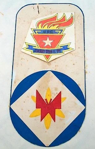 Distintivo de los pioneros cubanos. 1975. Extraido de CubaMaterial