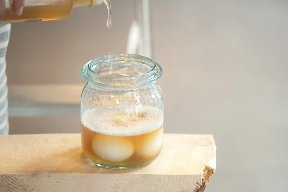 AM ANFANG WAR DAS EI. DANN DER KATER.