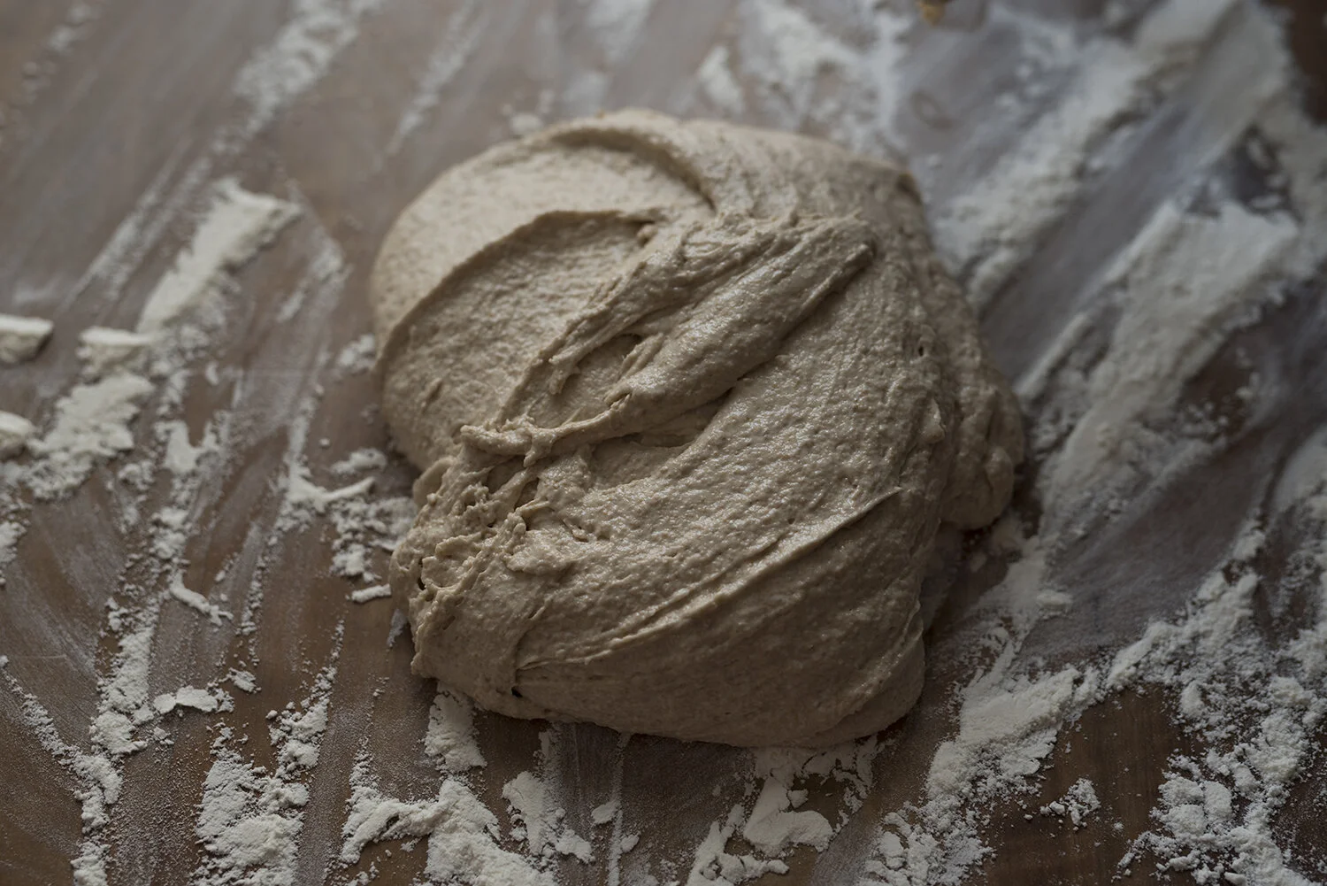 BROT: SAUER, HEIMELIG, FRISCH