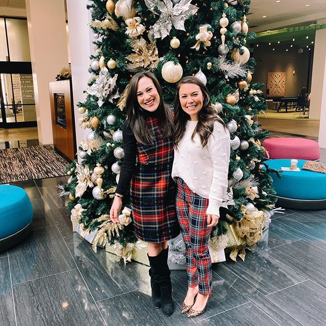 Mad for plaid 🥰! @imzohungry picked me up yesterday and we were wearing matching Christmas outfits like the good ol days 💕. We still have a few sizes of my pants left in store @denverdarlingboutique and one xs in my sweater! #madforplaid #sistersis