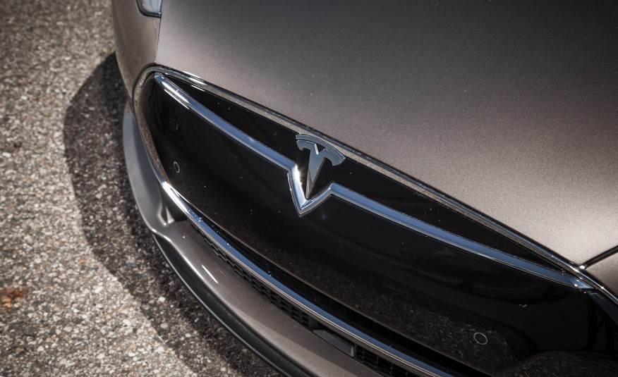 2015-Tesla-Model-S-70D-115-876x535.jpg