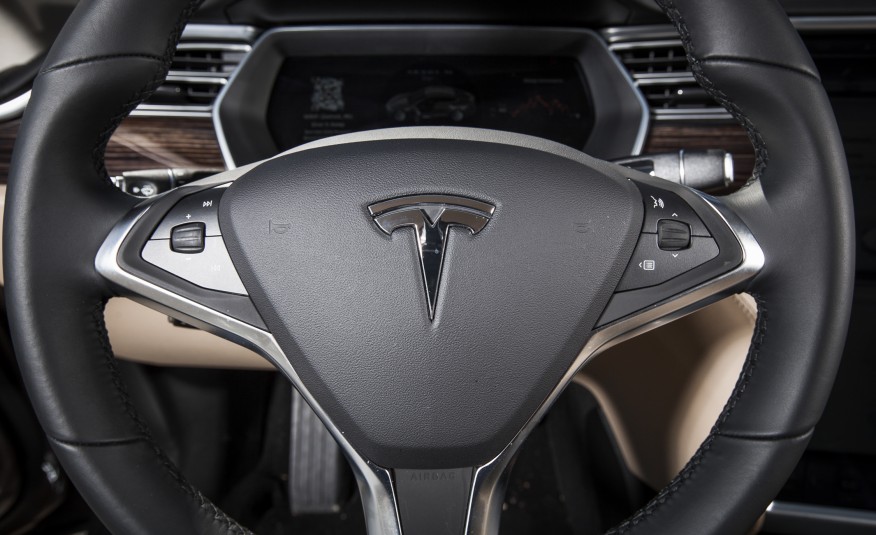 2015-Tesla-Model-S-70D-133-876x535.jpg