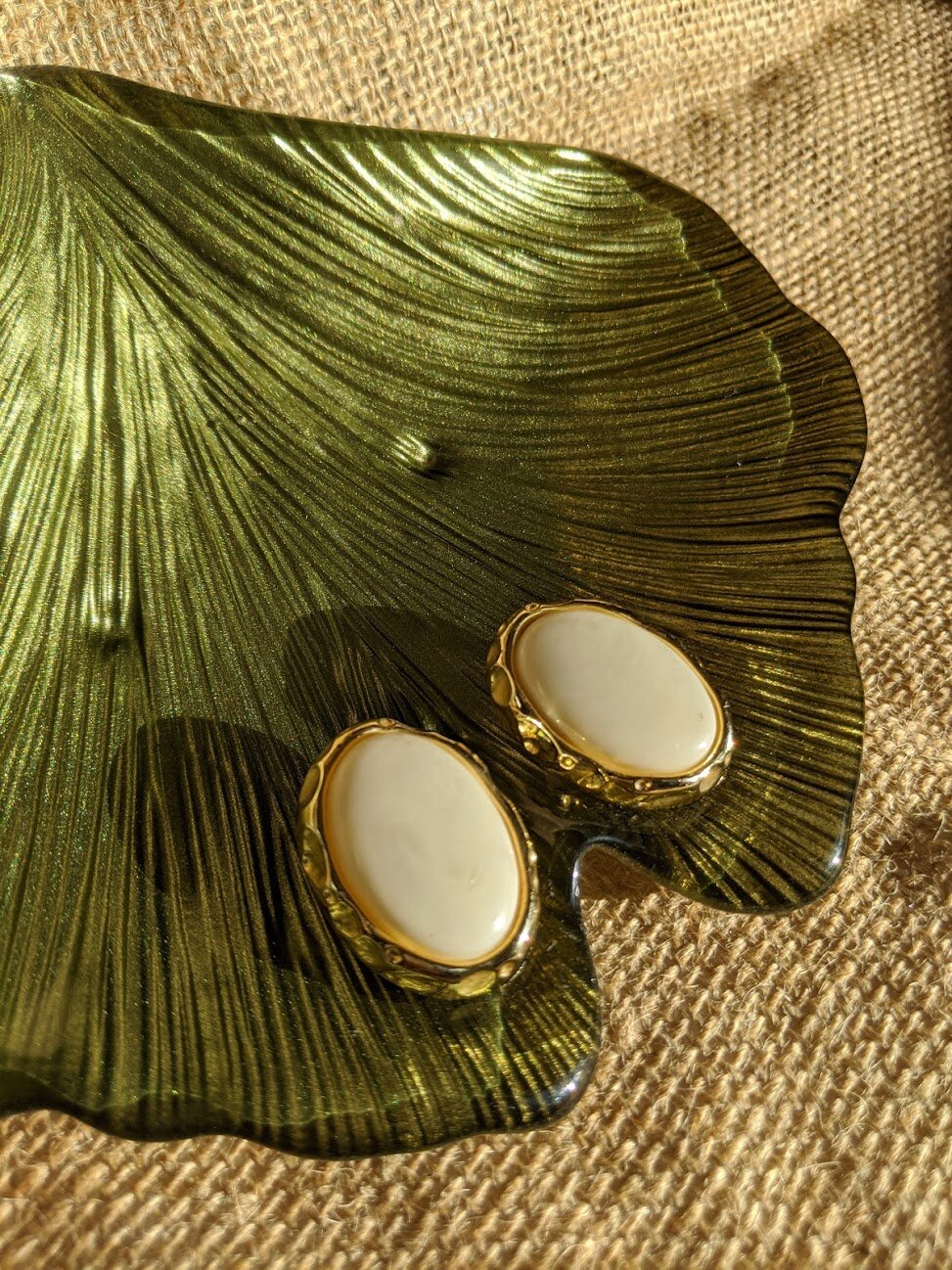 Oyster Gold Clip ons